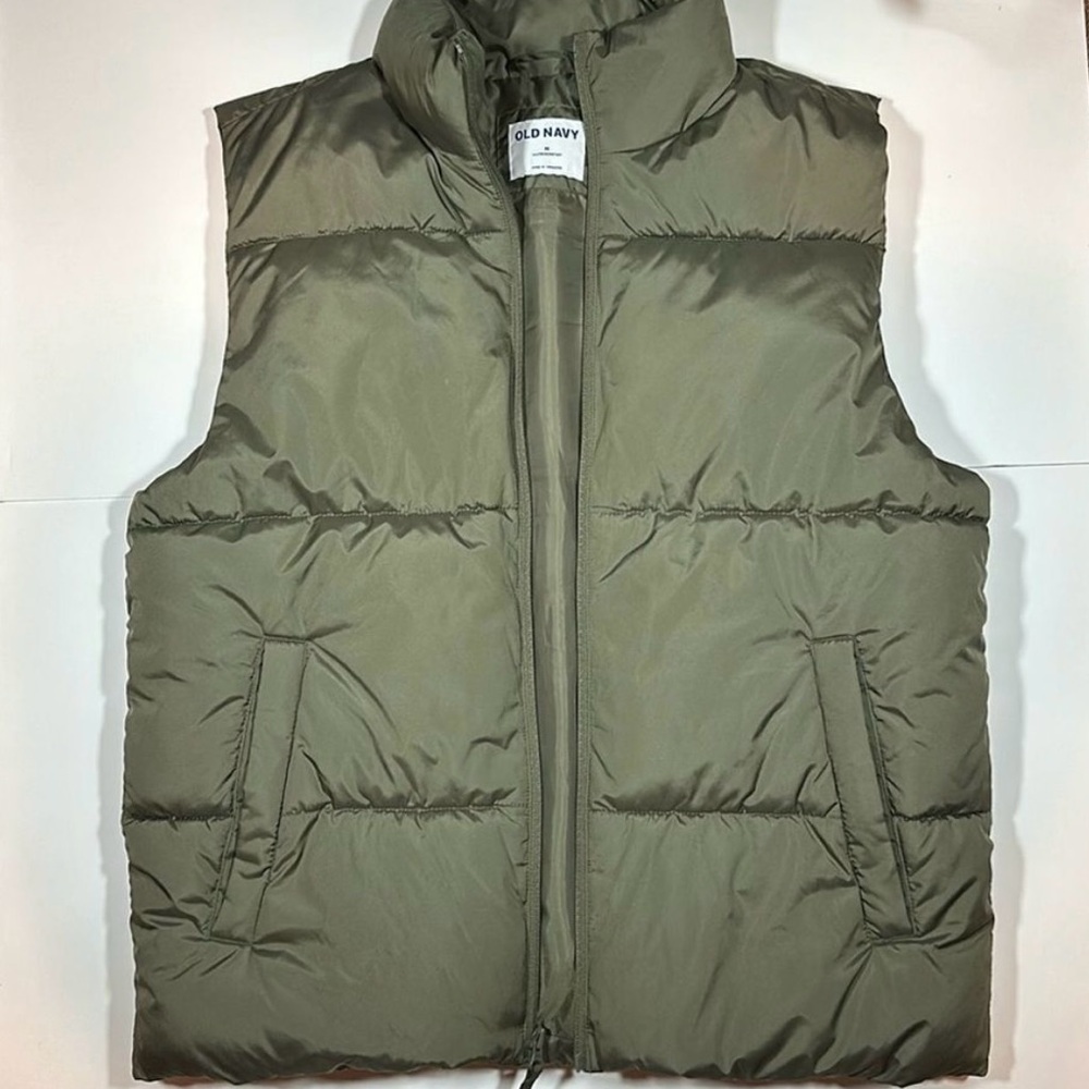 Old Navy Men’s Puffer Vest size M olive green